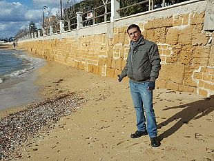 video-mazara-barriera-frangiflutti-inadeguata-lungomare-a-rischio