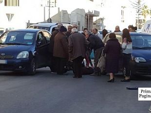 video-incidente-in-via-favara-scurto-ferita-una-giovane