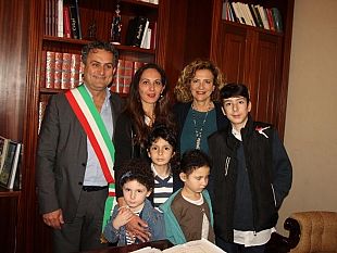 cittadinanza-italiana-dopo-43-anni-per-una-signora-di-origini-tunisine-nativa-di-mazara-del-vallo-ha-oggi-giurato-davanti-al-vice-sindaco-agostino-licari