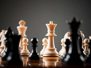 scaccoavis-il-gioco-degli-scacchi-giganti-in-piazza