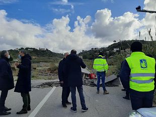 inizieranno-i-lavori-di-demolizione-del-ponte-crollato-sul-fiume-san-bartolomeo