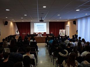 progetto-questo-non-e-amore-la-polizia-incontra-gli-studenti-del-calvino-amico-e-florio