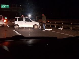 auto-contro-guard-rail-allo-svincolo-per-campobello-di-mazara