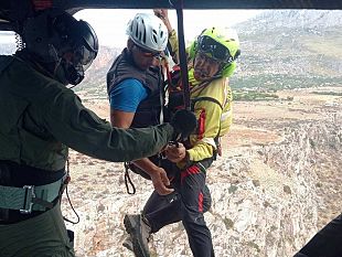 esercitazione-in-zona-impervia-per-i-soccorritori-e-gli-equipaggi-dell82-centro-combat-search-and-rescue-di-trapani