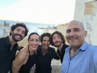 egadi-euphoria-il-genio-di-camilleri-regna-a-favignana-oggi-in-scena-il-gran-circo-taddei-a-palazzo-florio
