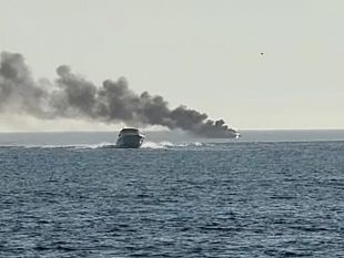 yacht-in-fiamme-e-affondato-al-largo-di-marsala-nessun-ferito-operazioni-di-soccorso-concluse