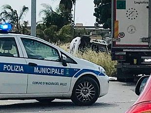 mazara-grave-incidente-sulla-ss15-fra-un-camion-e-una-minicar