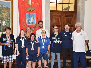 a-palazzo-municipale-di-marsala-lassociazione-paralimpica-mimi-rodolico-con-i-campioni-del-tennis-tavolo