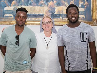 a-san-domenico-si-inaugura-la-mostra-fotografica-incontri-sguardi-storie-e-accoglienze