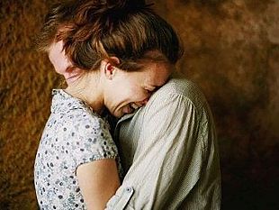 ultime-della-sera-niente-strette-di-mano