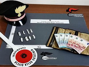 trapani-tenta-di-disfarsi-della-droga-arrestato-dai-carabinieri-nella-tarda-serata-di-martedi-6-ottobre-2020-i-carabinieri-della-stazione-di-trapani-borgo-annunziata-al-termine-di-una-mirata-attiv