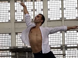 il-ballerino-castellammarese-giuseppe-curatolo-verso-il-teatro-alla-scala