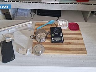 trapani-rione-fontanelle-scoperta-casa-di-spaccio-arrestati-3-giovanissimi