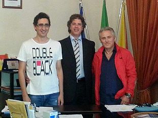 campobello-il-dipinto-polis-dell-artista-mazarese-gerry-bianco-donato-al-sindaco-giuseppe-castiglione