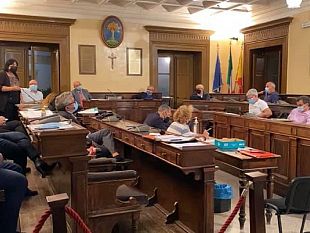 la-solidarieta-del-consiglio-comunale-a-commercianti-e-cittadini-colpiti