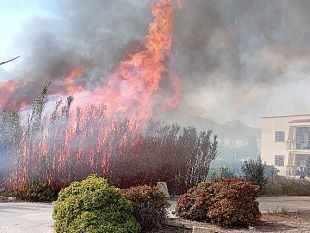 grave-incendio-a-favignana-evacuazioni-danni-ancora-da-quantificare