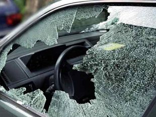 furto-con-spaccata-del-finestrino-davanti-alla-scuola-materna-benedetto-croce