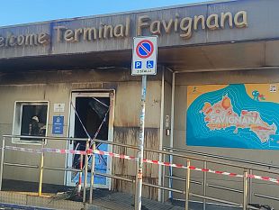 incendio-al-welcome-terminal-di-favignana