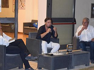 le-grandi-scoperte-archeologiche-di-massimo-manzo-incantano-il-pubblico-mazarese