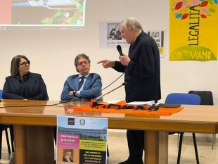 campobello-gli-studenti-dellistituto-tecnico-per-geometri-v-accardi-incontrano-don-luigi-ciotti