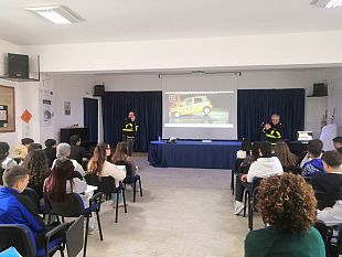 progetto-icaro-gli-studenti-dellic-di-matteo-incontrano-la-polizia-stradale-per-imparare-la-cultura-della-sicurezza