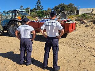 maxi-sequestro-di-ombrelloni-e-sdraio-sul-litorale-di-tre-fontane