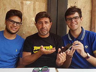 video-i-mazaresi-marco-e-daniele-riescono-a-sbloccare-lo-stesso-iphone-x-altro-caso-flop-del-face-id-di-apple