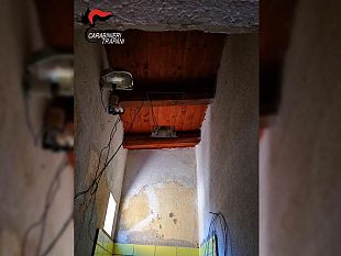 si-allaccia-abusivamente-alla-rete-di-distribuzione-elettrica-pubblica-per-alimentare-un-impianto-di-illuminazione-artigianale