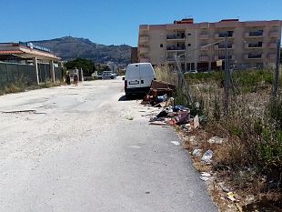 trapani-cresce-il-degrado-accanto-al-passaggio-a-livello-di-via-poma