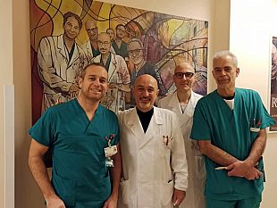 l-artista-mazarese-gerry-bianco-dona-un-suo-quadro-allospedale-ca-foncello-di-treviso