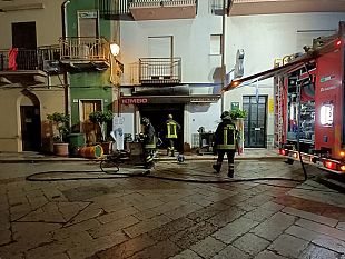 distrutto-dalle-fiamme-il-bar-bacile