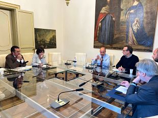 caro-carburanti-riunione-a-palazzo-dorleans-si-cercano-soluzioni