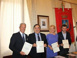 i-sindaci-orlando-adamo-damiano-e-burrafato-firmano-un-accordo-per-la-piattaforma-strategica-della-sicilia-occidentale
