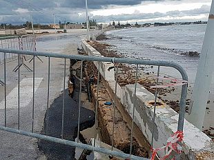 video-tonnarella-nuovo-crollo-della-strada-era-prevedibile-senza-frangiflutti-incapacita-o-altro