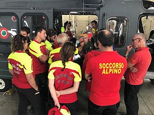 l82-centro-combat-search-and-rescue-dellaeronautica-militare-e-il-corpo-nazionale-soccorso-alpino-e-speleologico-in-addestramento-congiunto