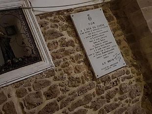 idioti-in-azione-nel-sistema-delle-piazze-vandalizzata-una-porta-e-la-lapide-di-santa-rita