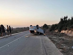 mazara-incidente-sulla-sp38-fiat-punto-si-capovolge-ma-la-strada-rimane-sempre-pericolosa