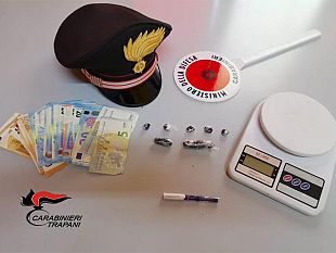 trapani-spaccio-di-sostanze-stupefacenti-nonostante-i-domiciliari-un-arresto-dei-carabinieri