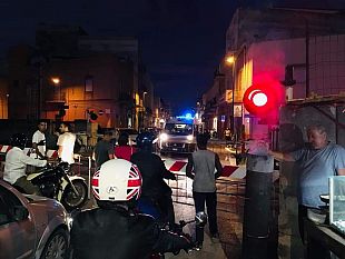 mazara-autoambulanze-ferme-al-passaggio-a-livello-nel-piano-della-giunta-quinci-leliminazione-della-ferrovia-in-citta