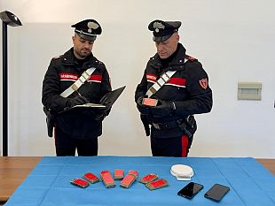 coppia-fermata-con-un-chilo-di-hashish-in-macchina