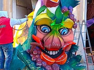 carnevale-di-montevago-al-via-domani-pronti-a-sfilare-due-carri-allegorici-e-gruppi-mascherati
