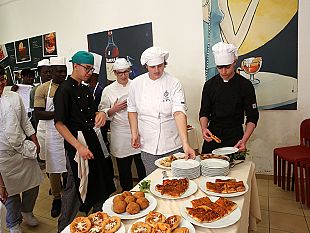 erice-badia-grande-corso-di-street-food-per-6-migranti-allalberghiero