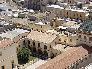venerdi-e-sabato-lavori-di-scerbatura-in-diverse-vie-del-centro-urbano-di-marsala