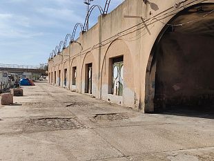 mazara-ripulita-finalmente-la-banchina-del-porto-canale-davanti-lo-stadio-n-vaccara