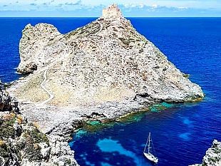 aperto-e-fruibile-tutti-i-giorni-con-orario-continuato-il-castello-di-punta-troia-a-marettimo