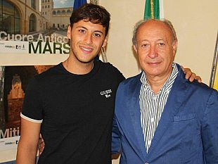 incontro-al-palazzo-muncipale-fra-il-sindaco-e-il-batterista-marsalese-salvatore-de-vita