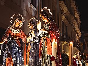 trapani-si-trasferiscono-i-gruppi-dei-misteri-alla-chiesa-del-collegio