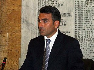 marsala-incendiata-l-auto-del-presidente-del-consiglio-comunale-sturiano