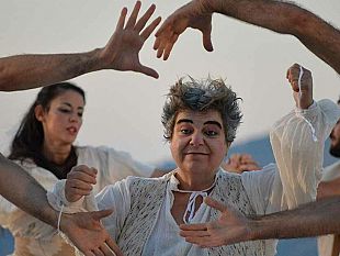 ieri-sera-la-prima-di-sogno-di-una-notte-di-mezza-estate-regia-di-nicasio-anzelmo-ha-stregato-segesta