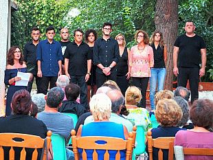 mazara-recital-della-casa-dei-giovani-e-protesta-silenziosa-contro-la-chiusura-della-biblioteca-comunale-da-mesi-inagibile